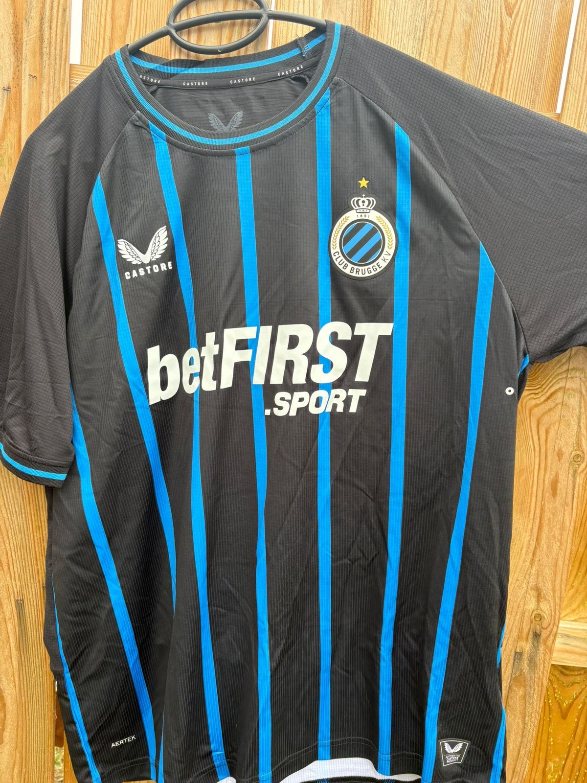 Gesigneerd wedstrijdgedragen shirt Raphael Onyedika nr. 15, Enlèvement ou Envoi, Comme neuf, Maillot
