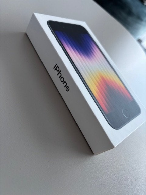 iPhone SE 2022 64GB Nieuw & Verzegeld + Accessoires, Telecommunicatie, Mobiele telefoons | Apple iPhone, Nieuw, 64 GB, Zonder abonnement