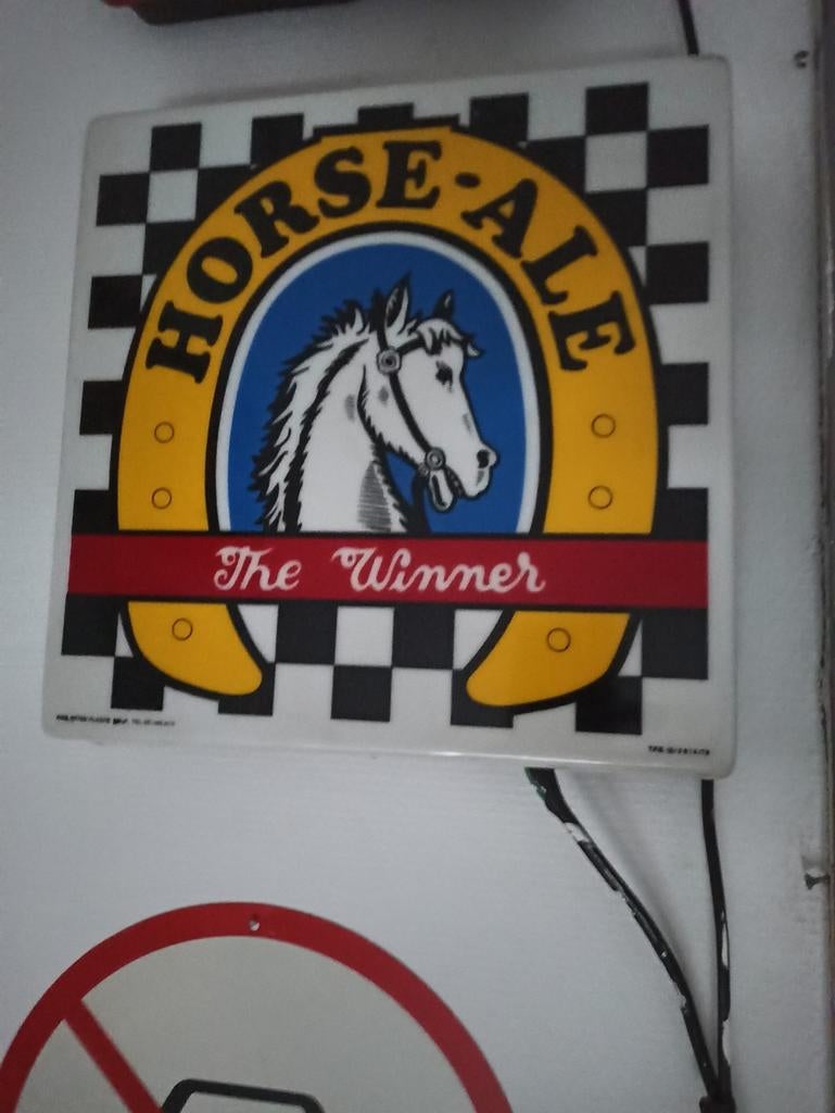 Bière de cheval noire légère rétro, Enlèvement