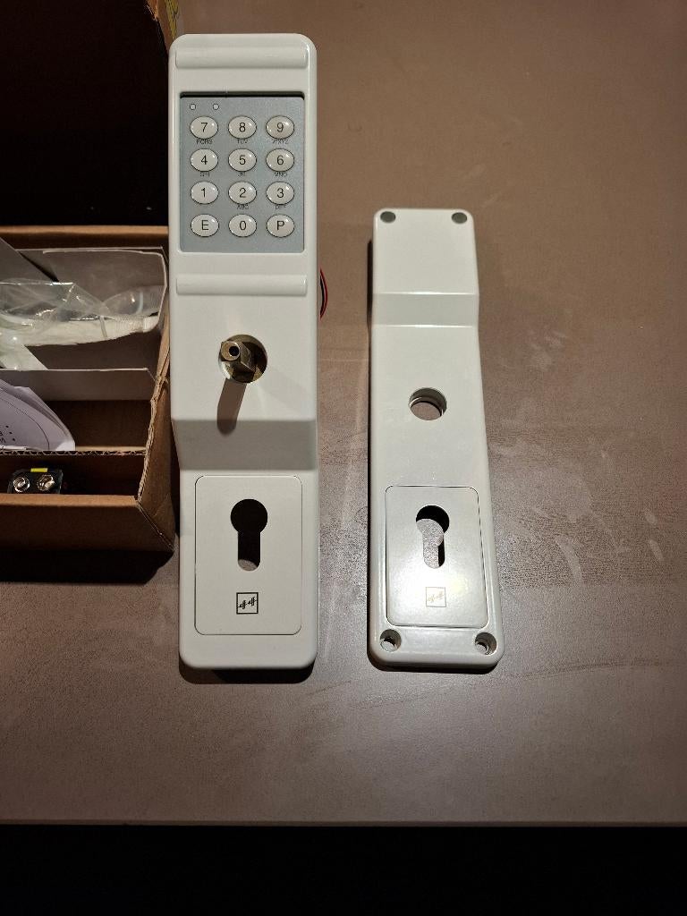 Deurslot met toegangscontrole met codeklavier, Ophalen, Zo goed als nieuw