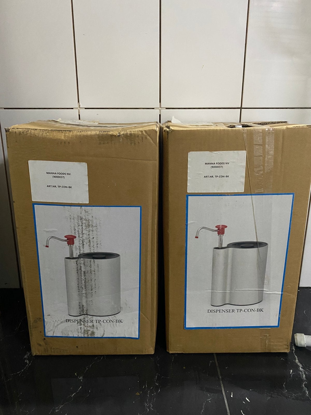 2 nieuwe RVS sausdispensers, Ophalen