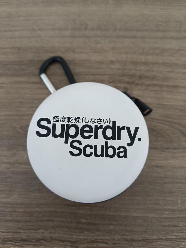 Superdry horloge, Enlèvement