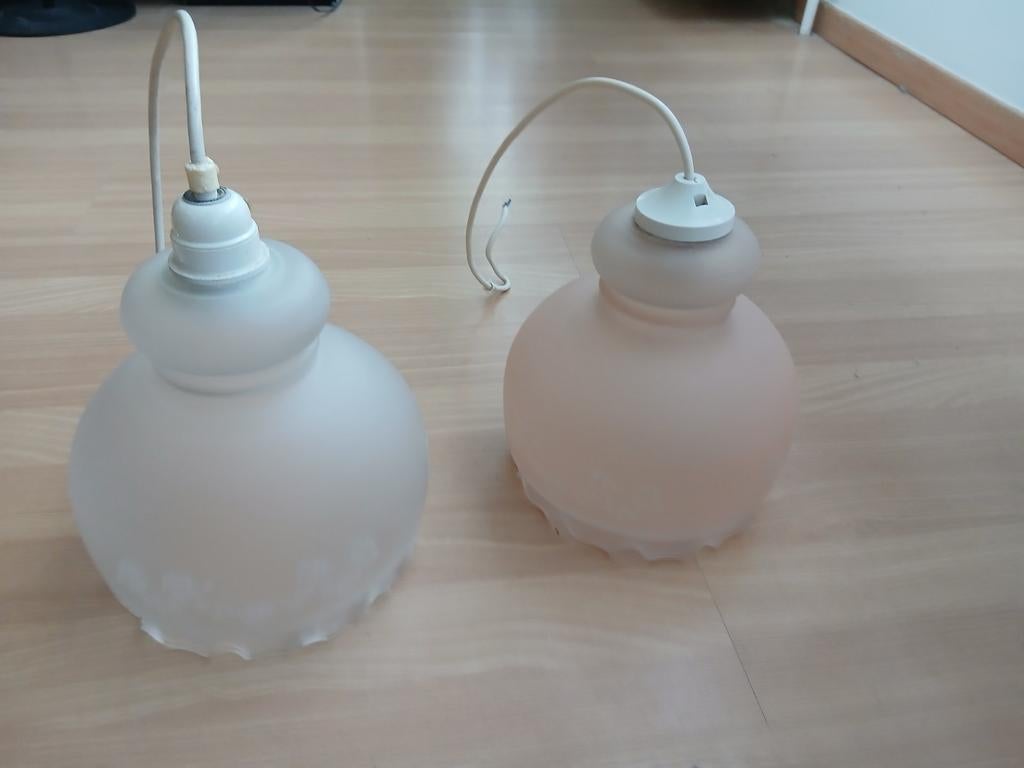 2 suspensions, Enlèvement, Verre