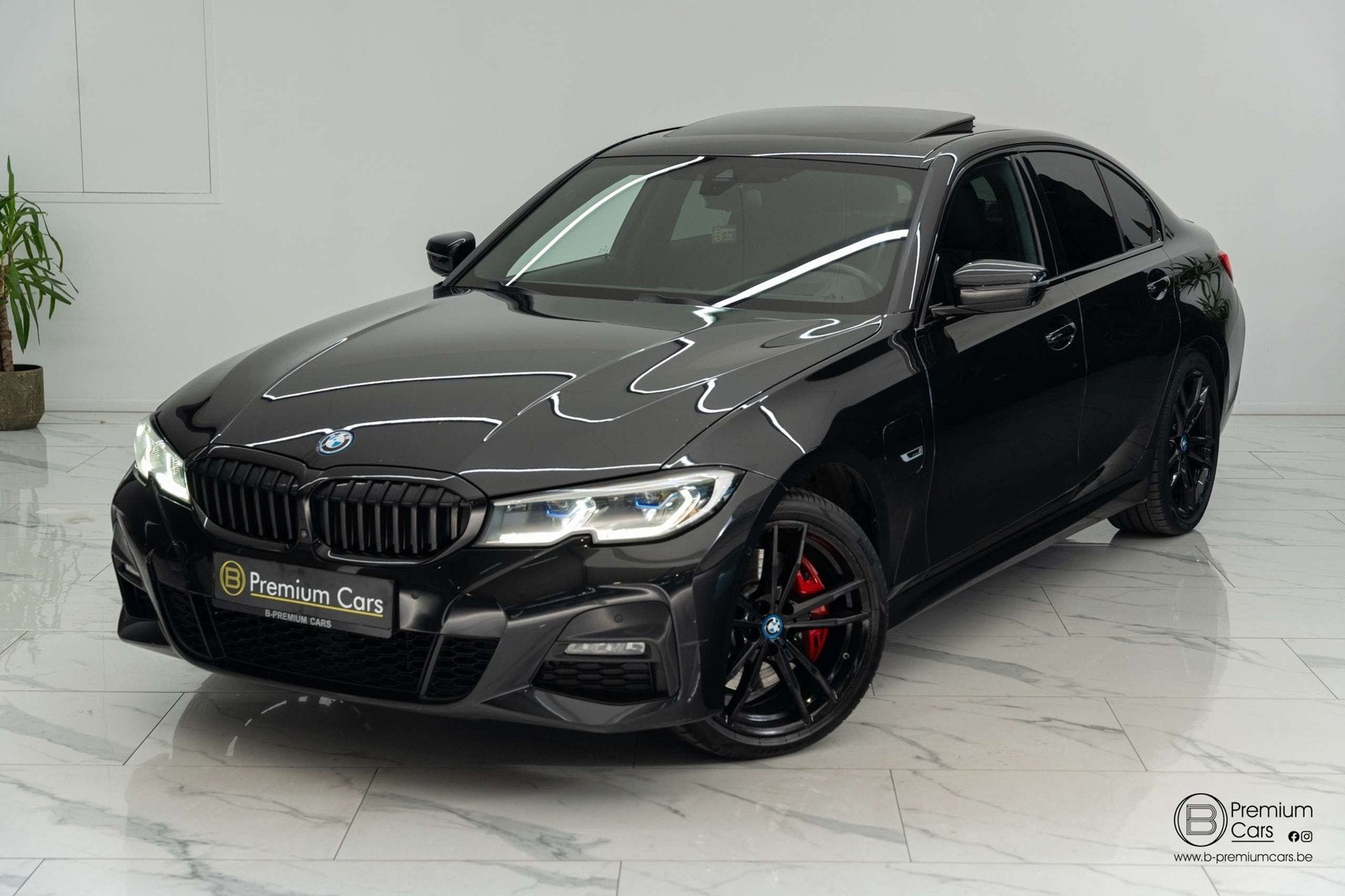 BMW 330 E hybrid M-Pakket! Laser, Pano, Hifi, Full options!, Auto's, BMW, Automaat, 4 cilinders, Zwart, Bedrijf