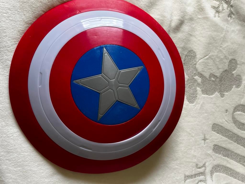 Capitain america schild disneyland, Ophalen, Zo goed als nieuw