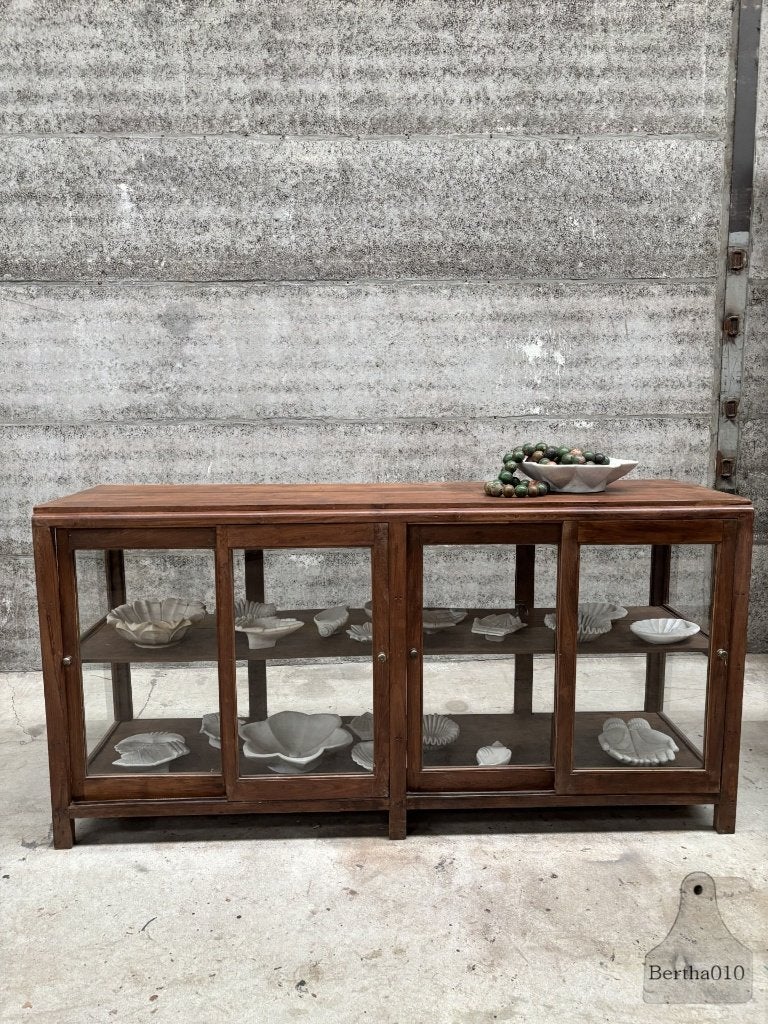 Antieke vitrine museumkast keukeneiland lengte 198 cm, Ophalen