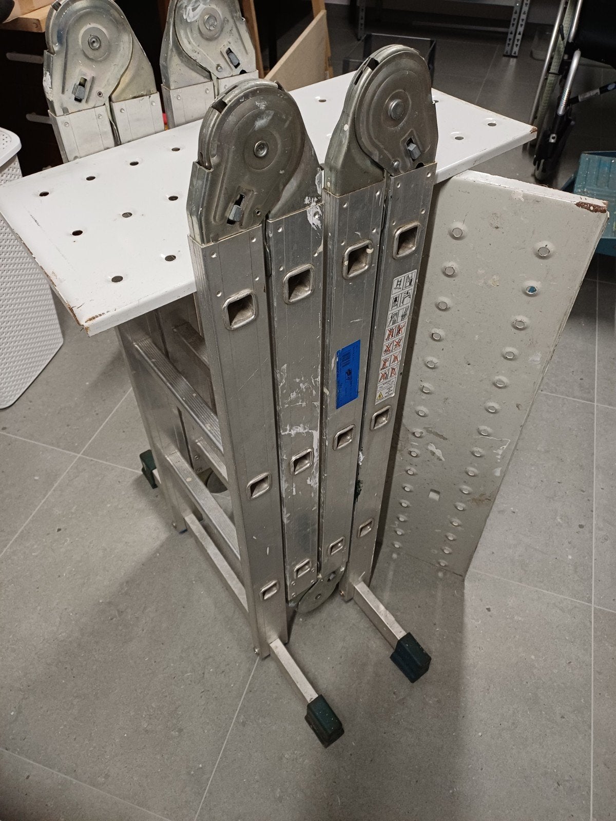 uittrek ladder met staanplaten, 2 à 4 mètres, Pliable ou rétractable/escamotable, Échelle, Enlèvement