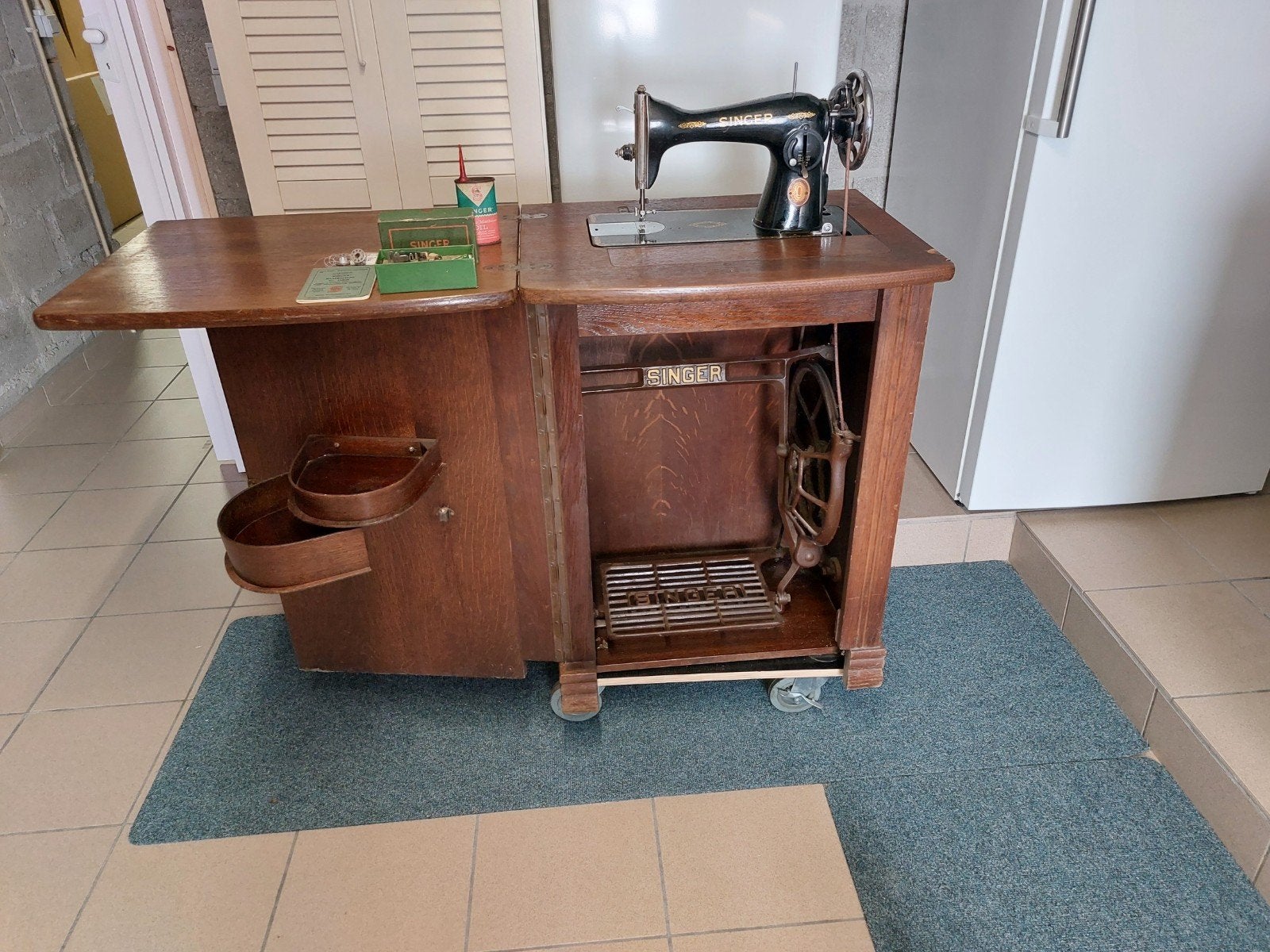 Singer naaimachine in kast, Antiek en Kunst, Ophalen