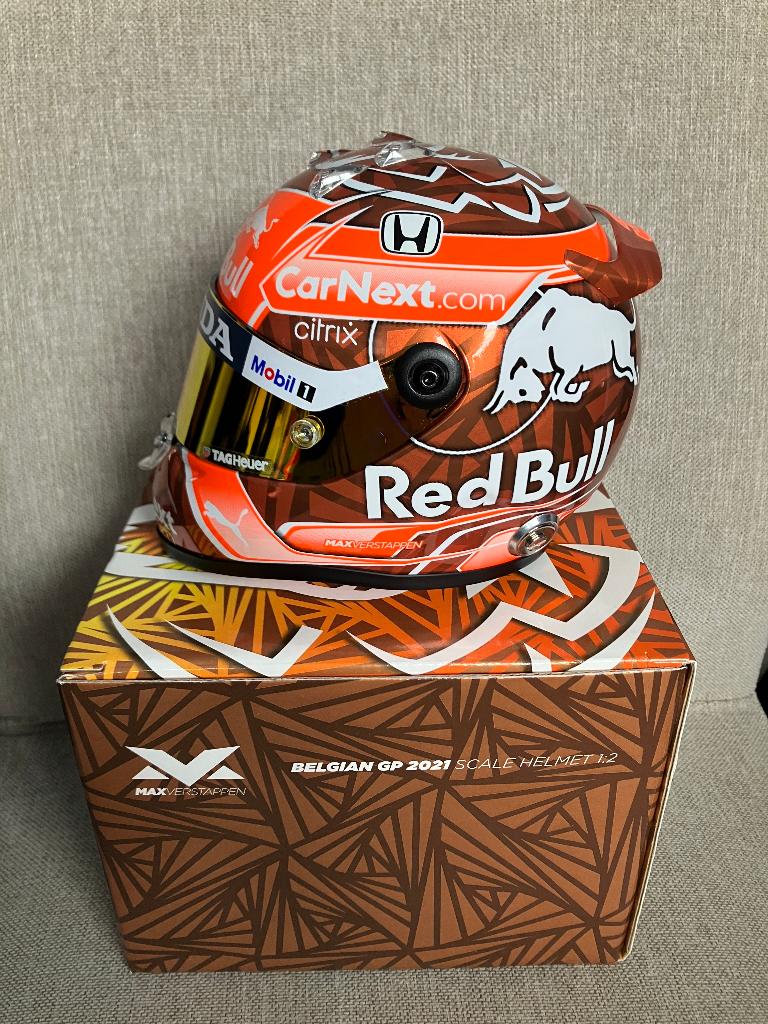 Max Verstappen 1:2 helm 2021 België Fanshop Red Bull RB16, Verzamelen, Ophalen of Verzenden, Nieuw, Formule 1