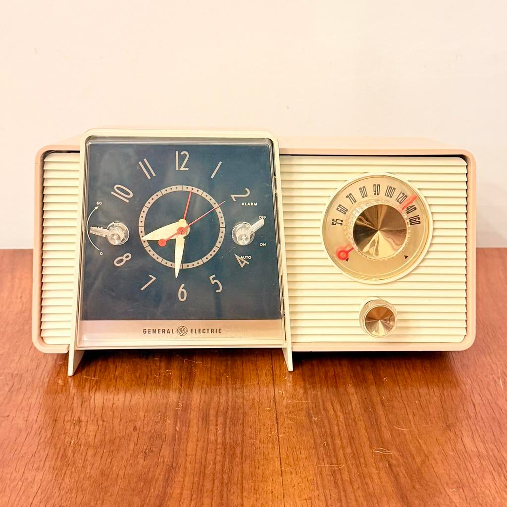 RADIO-RÉVEIL VINTAGE GENERAL ELECTRIC C-407D ROSE 1950, Envoi