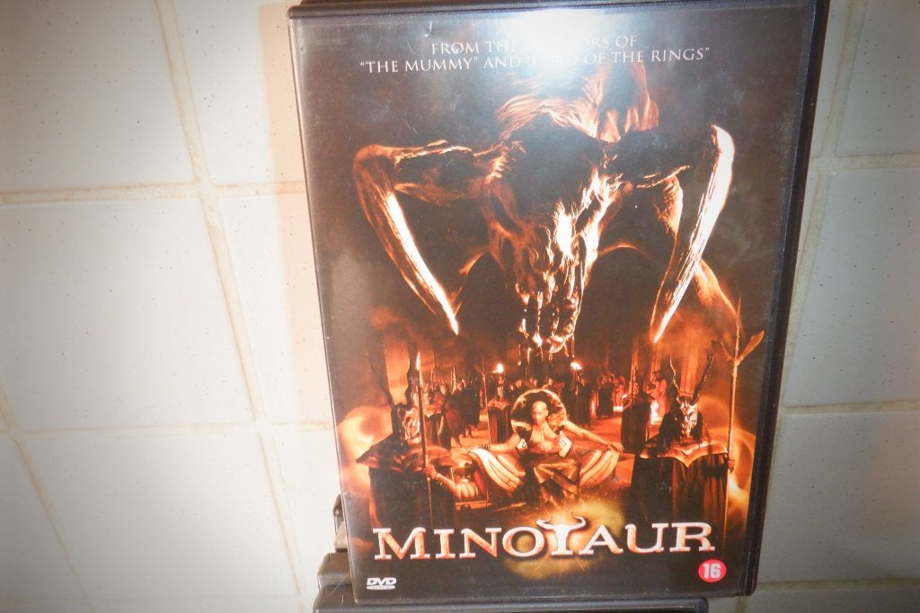 DVD Minotaur.(Tom Hardy,Rutger Hauer,Tony Todd), CD & DVD, DVD | Action, Action, Enlèvement ou Envoi, Anglais, À partir de 16 ans