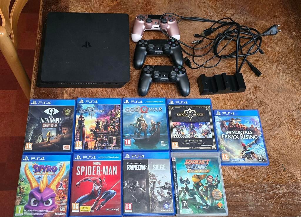 Ps4 met 3 controllers, oplaadstation, kabels en 9 spellen, Enlèvement, Utilisé, Avec 3 manettes ou plus, Avec jeux