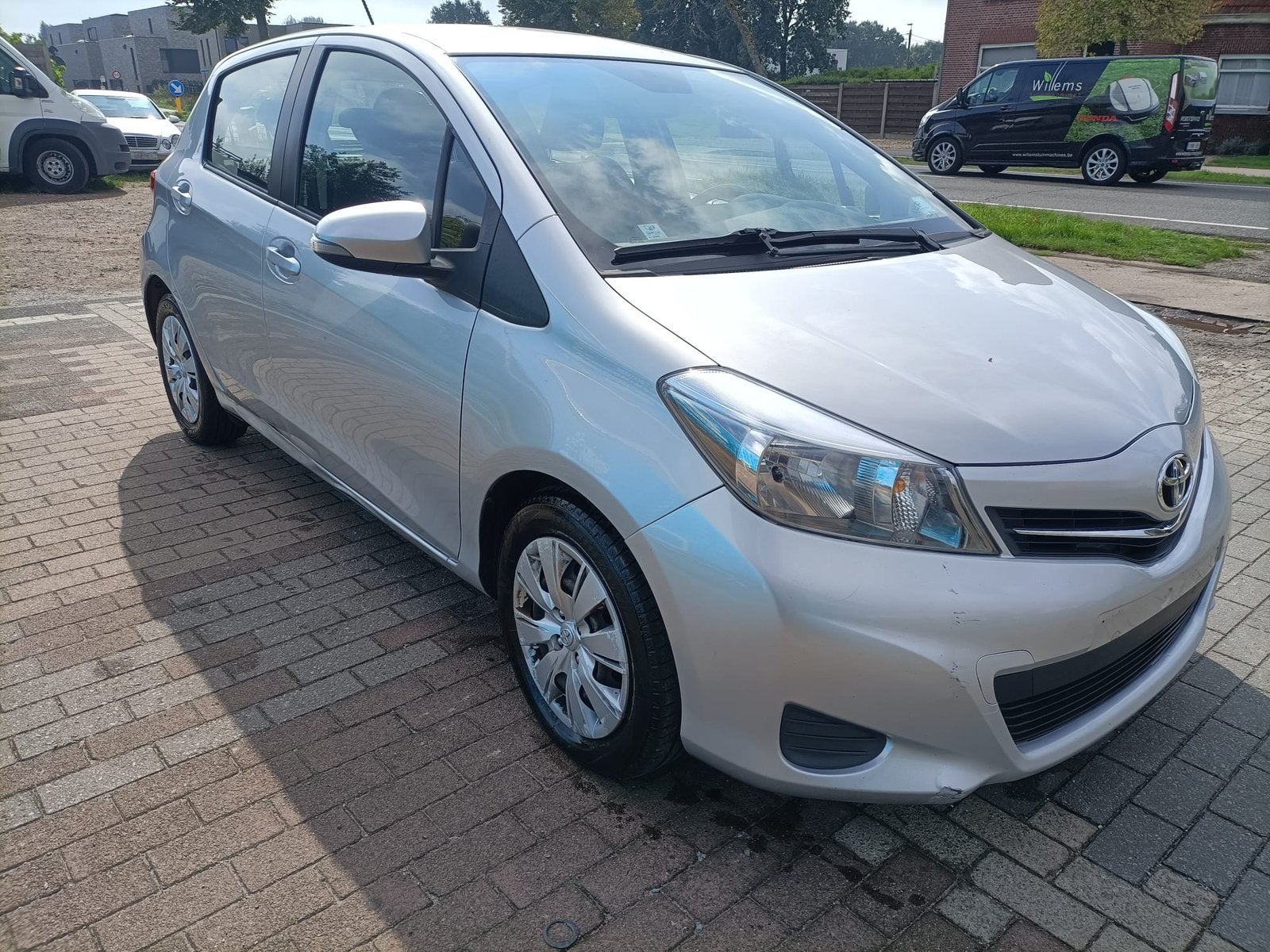 TOYOTA YARIS, Auto's, Voorwielaandrijving, Stof, Zwart, 4 cilinders