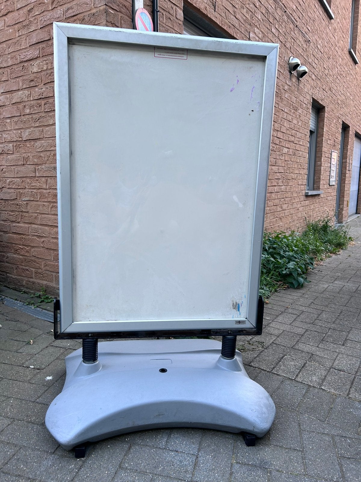 Trottoir, stoepezel, reclamebord, Ophalen
