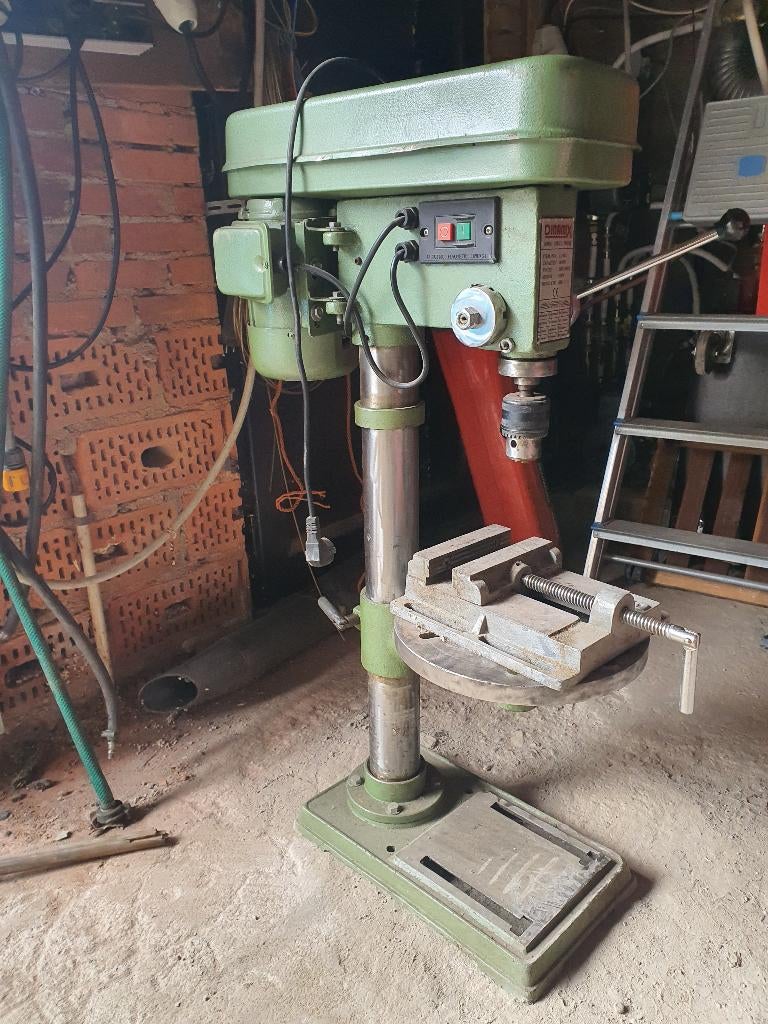 DINAMIX klomboor 16mm Drill Press in perfect werkende staat., Doe-het-zelf en Bouw, Ophalen, 600 watt of meer, Variabele snelheid