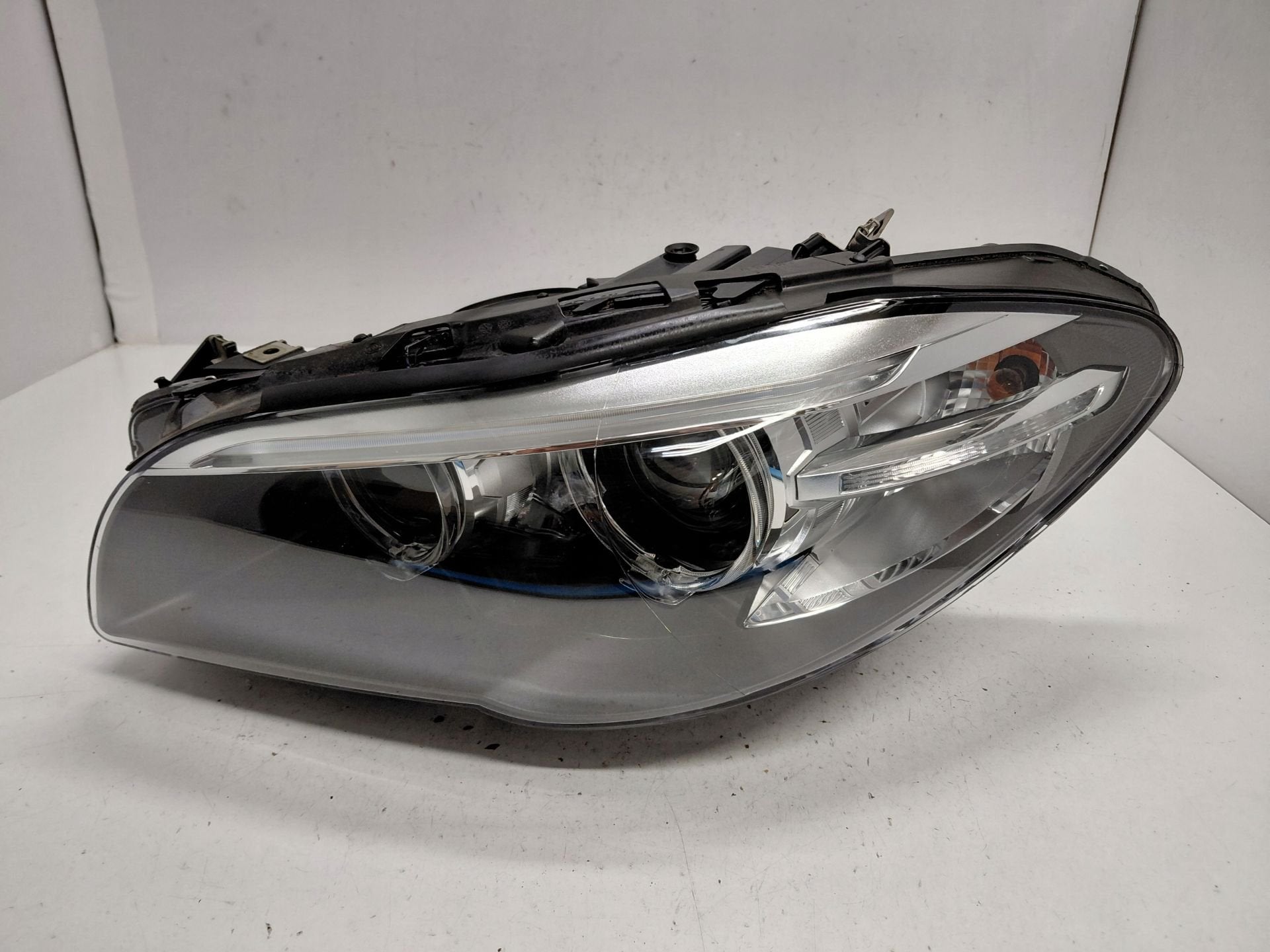 BMW F10 Achterlicht Links 7317131, Petuelring 130
80788  Munich, DE, Gebruikt, Info@bmw.de, BMW