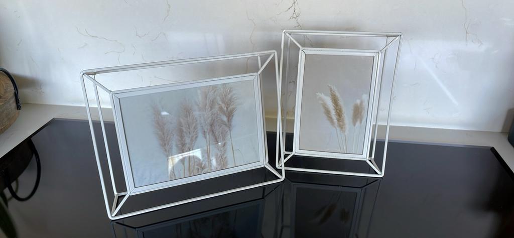 2 witte metalen fotokaders, Huis en Inrichting, Woonaccessoires | Lijsten, Ophalen, Zo goed als nieuw