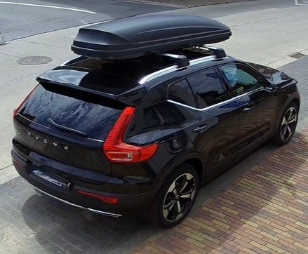 Volvo xc40 MET DAKRAILS EN DAKKOFFER, Auto's, Automaat, Zwart, Zwart, Leder