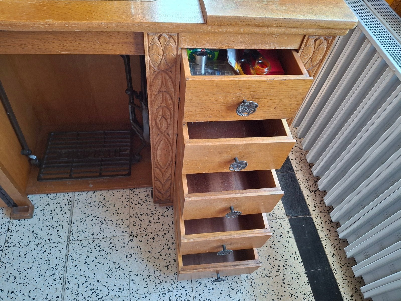 Naaimachine in kast, Enlèvement