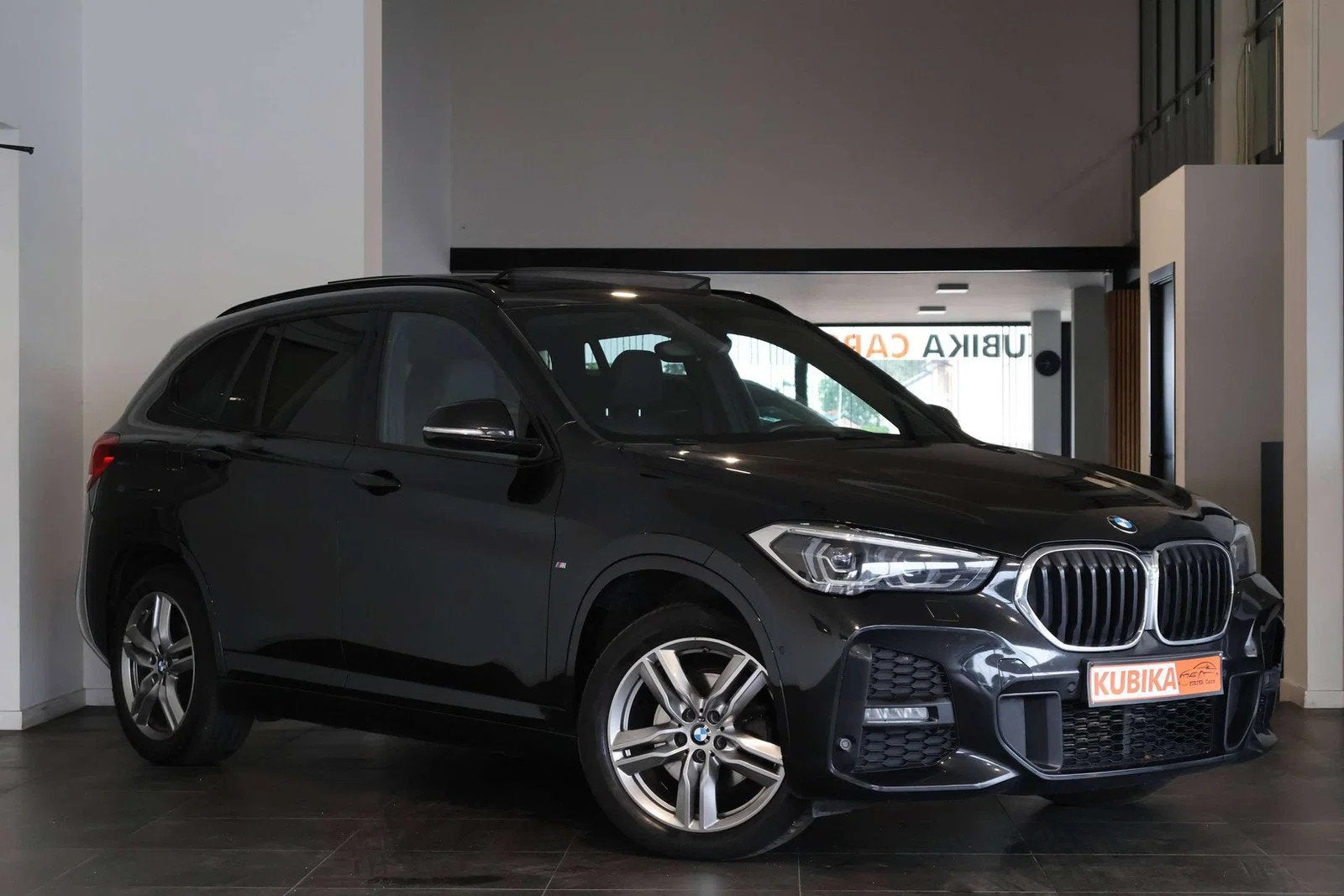 BMW X1 X1 2.0 dAS sDrive18 BTW* Pano Camera M-Pack Garantie, 4 cilinders, Skiluik, Zwart, Leder