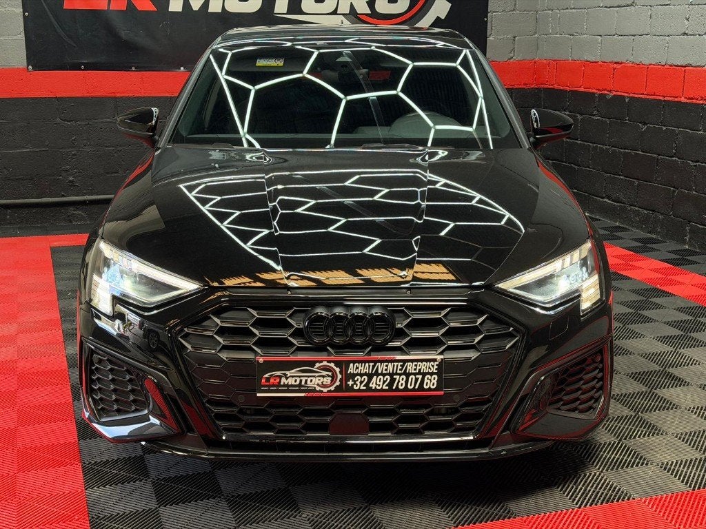 * Audi A3 s-line//sportback 45tfsi//garantie**, Auto's, Audi, 4 cilinders, Parkeerassistent, Zwart, 5 zetels