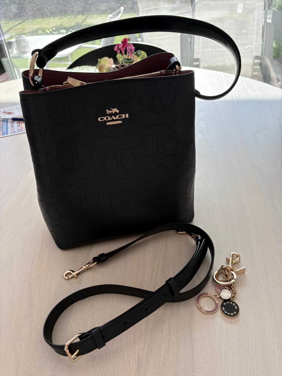 Handtas coach met lange riem en sleutelhanger, Handtassen en Accessoires, Tassen | Damestassen, Ophalen, Nieuw, Roze, Handtas