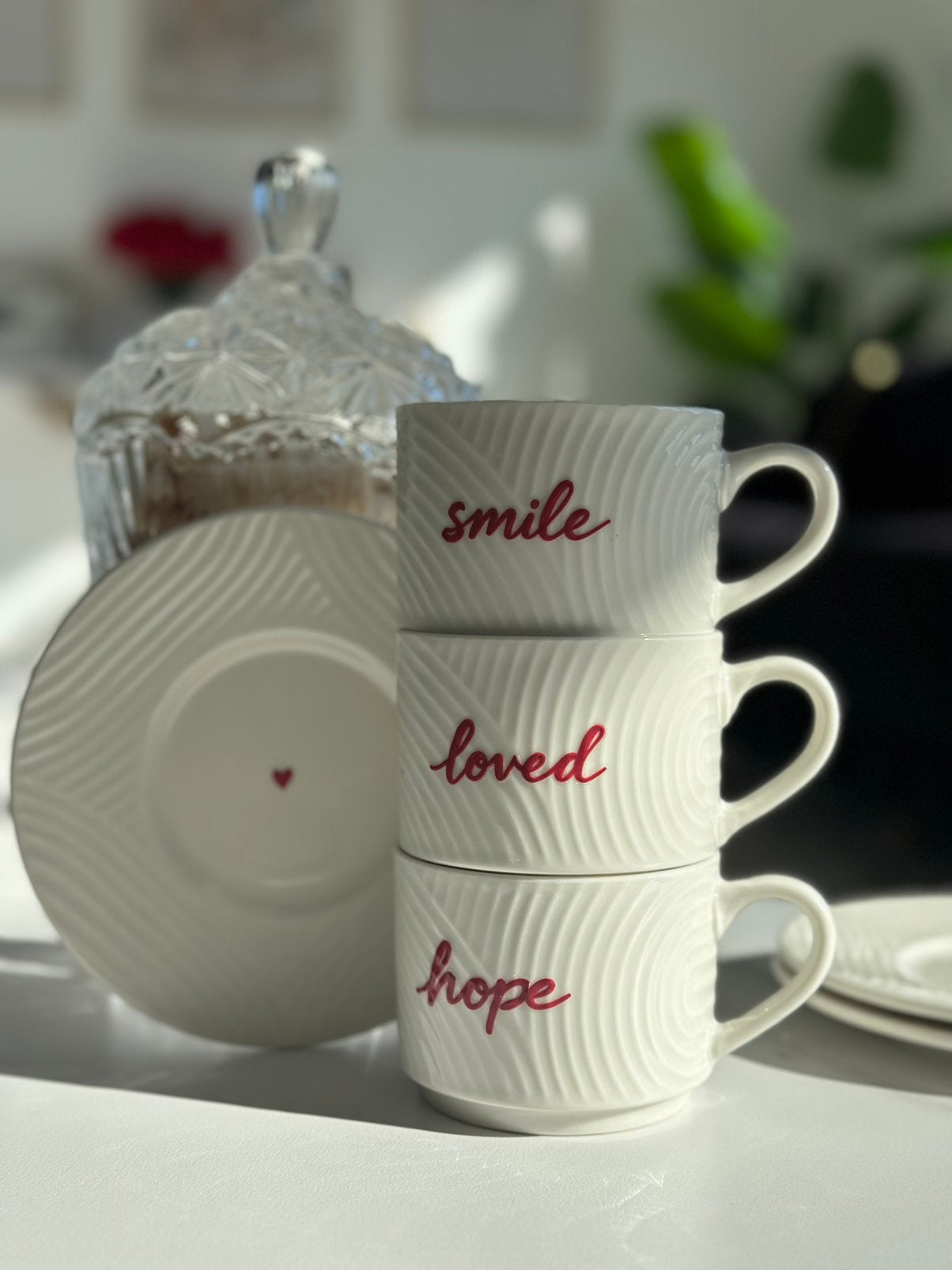 Stijlvolle kopjes met schotel, Huis en Inrichting, Ophalen, Nieuw, Compleet servies