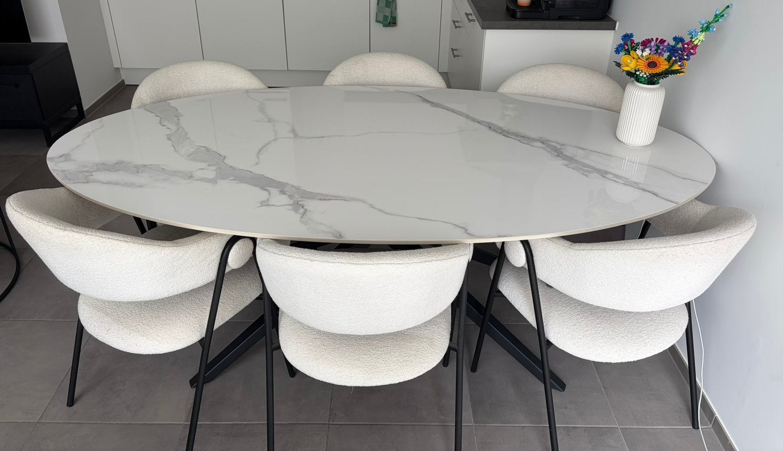 Eettafel (keramiek) met zwarte aluminium onderstel, Huis en Inrichting, Ophalen, Zo goed als nieuw