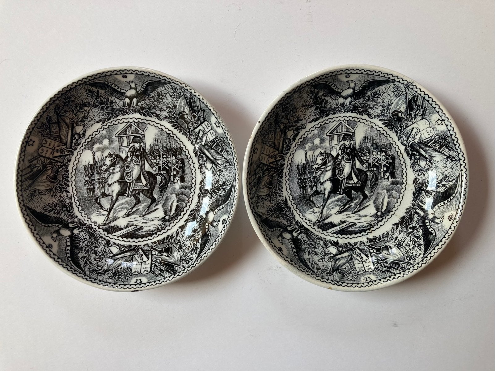 Deux assiettes anciennes en céramique Napoléon, diam. 14 cm, Antiquités & Art, Enlèvement ou Envoi