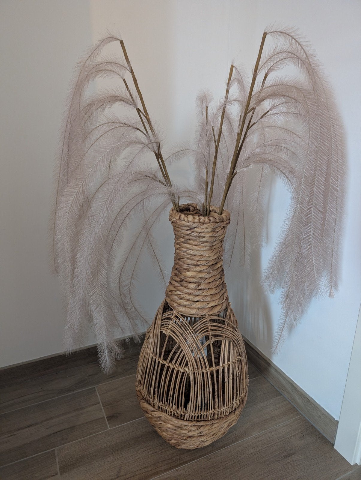 Hoge decoratieve rotan vaas met 3 stelen pampasgras, Ophalen of Verzenden