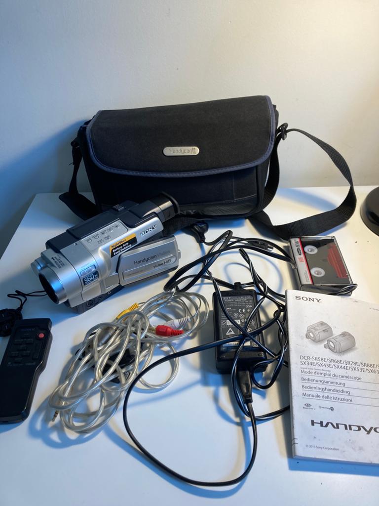 LIS ! Caméra vidéo Sony Handycam Hi8 CCD-TRV218E PAL, Enlèvement ou Envoi, Comme neuf, Caméra, Sony