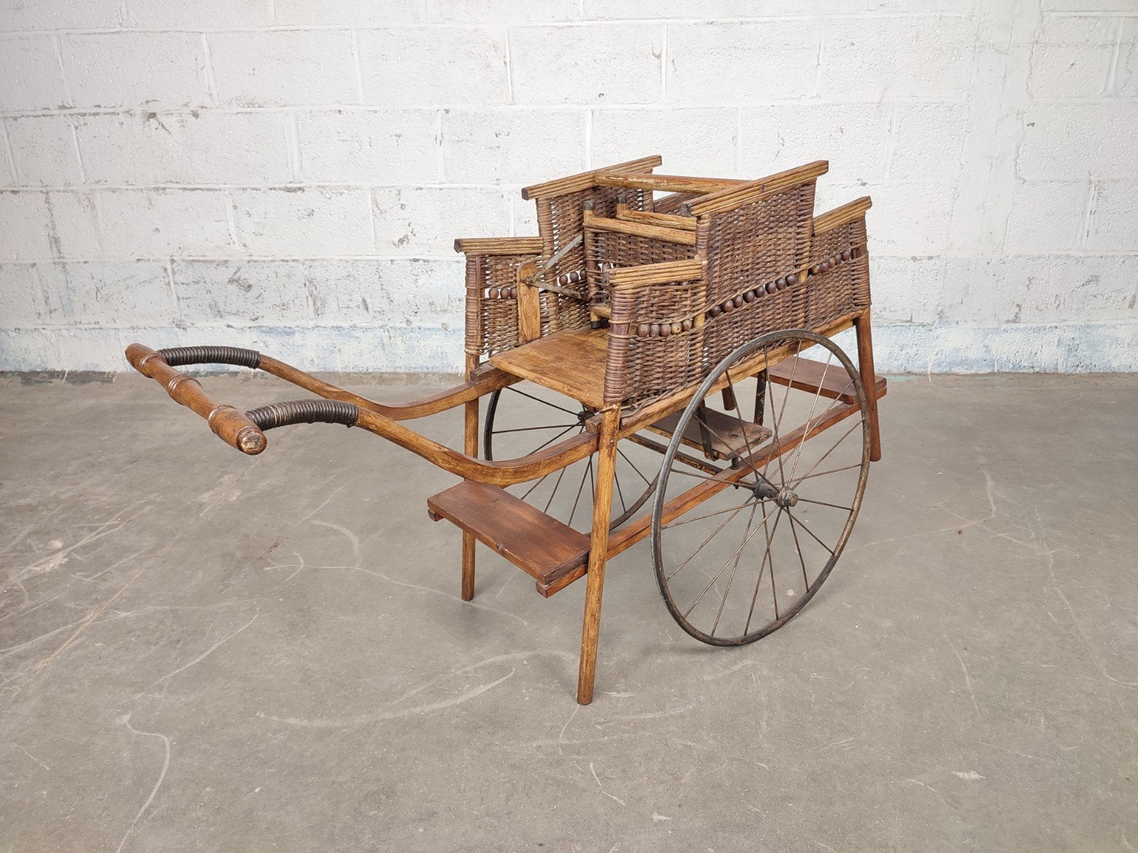 Unieke antieke kinderwagen voor 2 kindjes, Ophalen