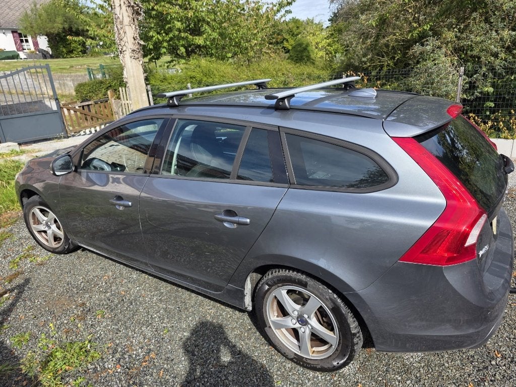 Volvo V60 2018 Essence Automatique 100% entretiens Volvo, Autos, 122 kW, Argent ou Gris, Achat, Euro 6