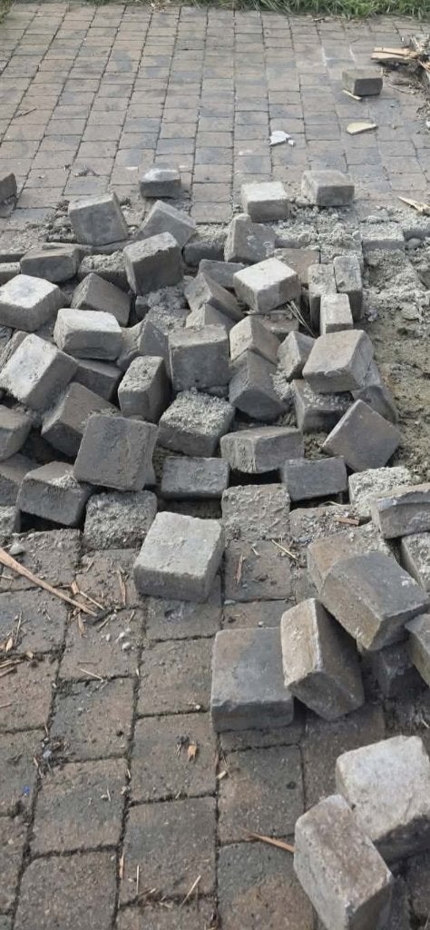 Betonklinkers++++GRATIS++++ 2 soorten, Ophalen, Gebruikt, Klinkers