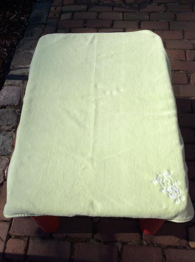 GROEN DEKENTJE BABY CLUB IN ZEER GOEDE STAAT, Kinderen en Baby's, Ophalen of Verzenden, Zo goed als nieuw, Deken