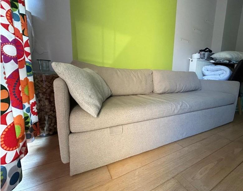 Praktische slaapzetel beige boucle te koop, Ophalen, Beige, 140 cm, Zo goed als nieuw
