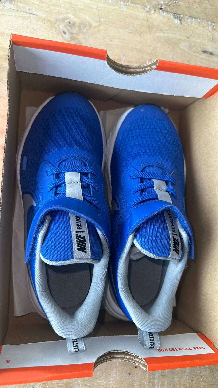 Nike schoenen maat 31, Kinderen en Baby's, Ophalen, Zo goed als nieuw, Schoenen