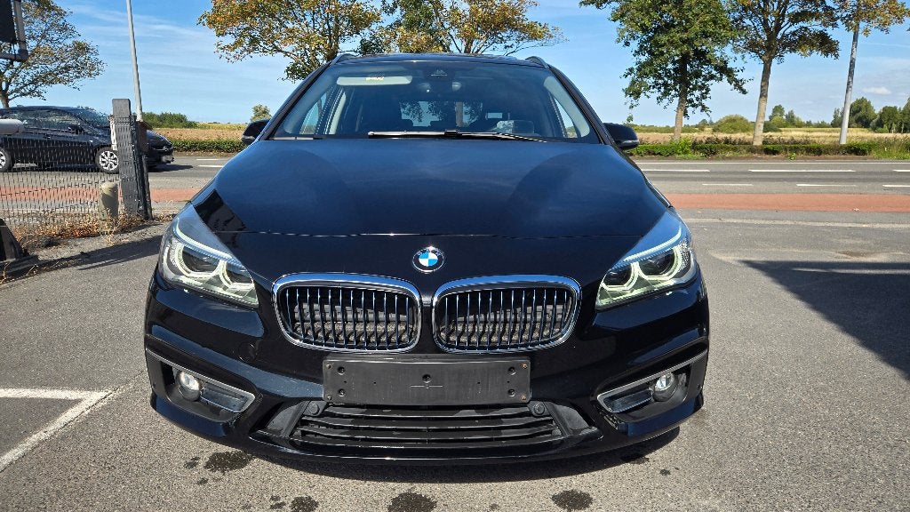 BMW 225 xeA LUXURY LINE LEDER/PANO/HEAD-UP, Automaat, Monovolume, Zwart, Zwart