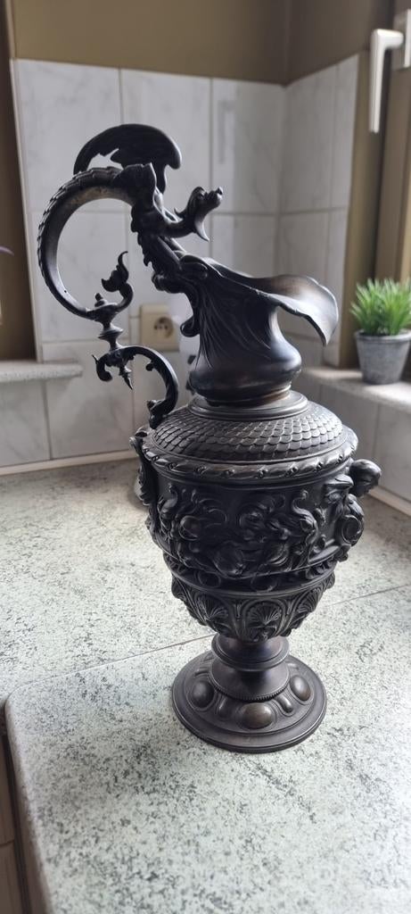 Antieke vaas met draak in brons of zamak, Enlèvement, Bronze