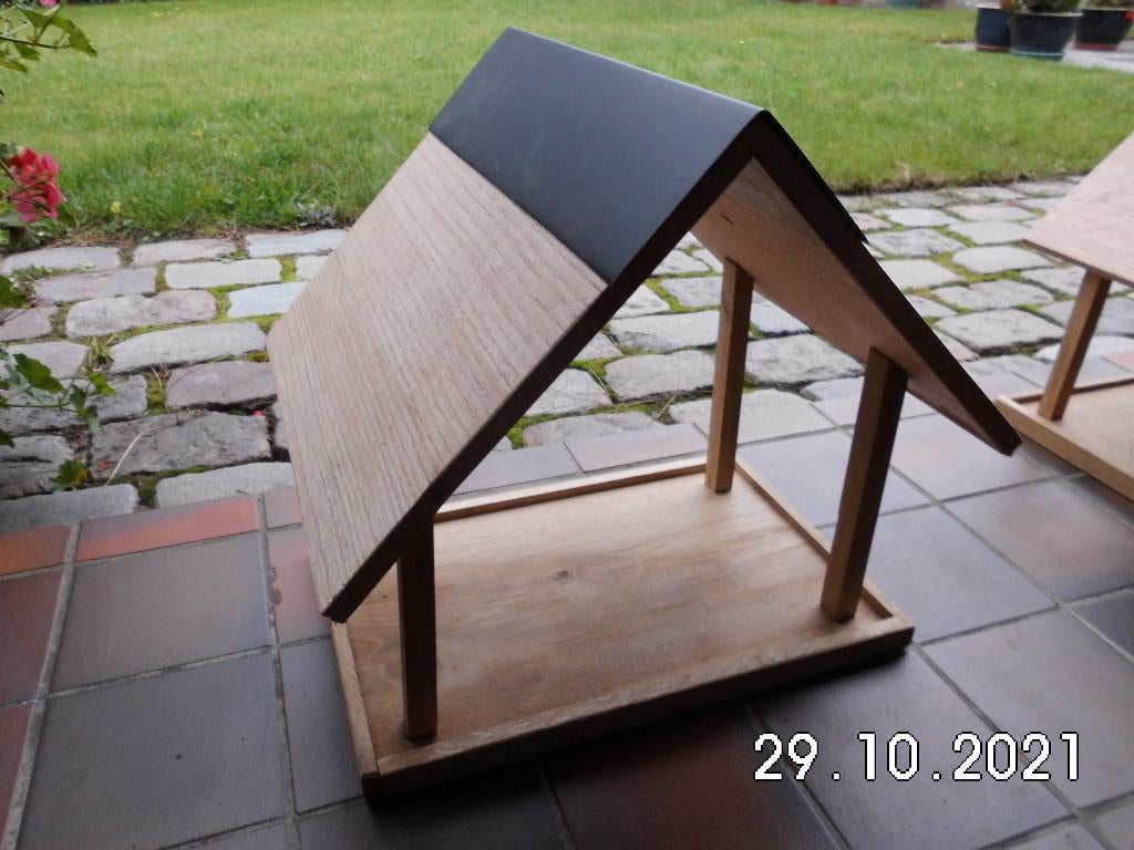 Voederhuis in massief eik, Ophalen, Nieuw
