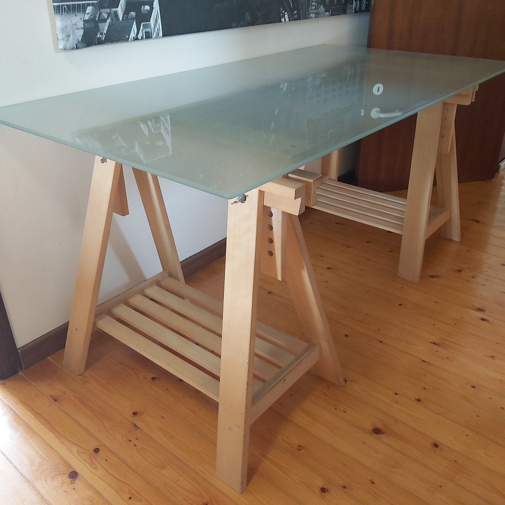 Ikea bureau veilgheidsglas op schragen 80 x150, Huis en Inrichting, Bureaus, Ophalen, 150 cm, Zo goed als nieuw, IKEA