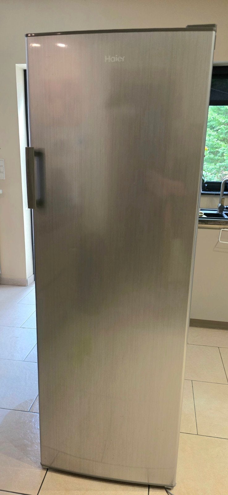 Congélateur Haier gris — 212 L — Très bon état/espèces uniqu, 160 cm ou plus, Enlèvement, Utilisé, 200 litres ou plus