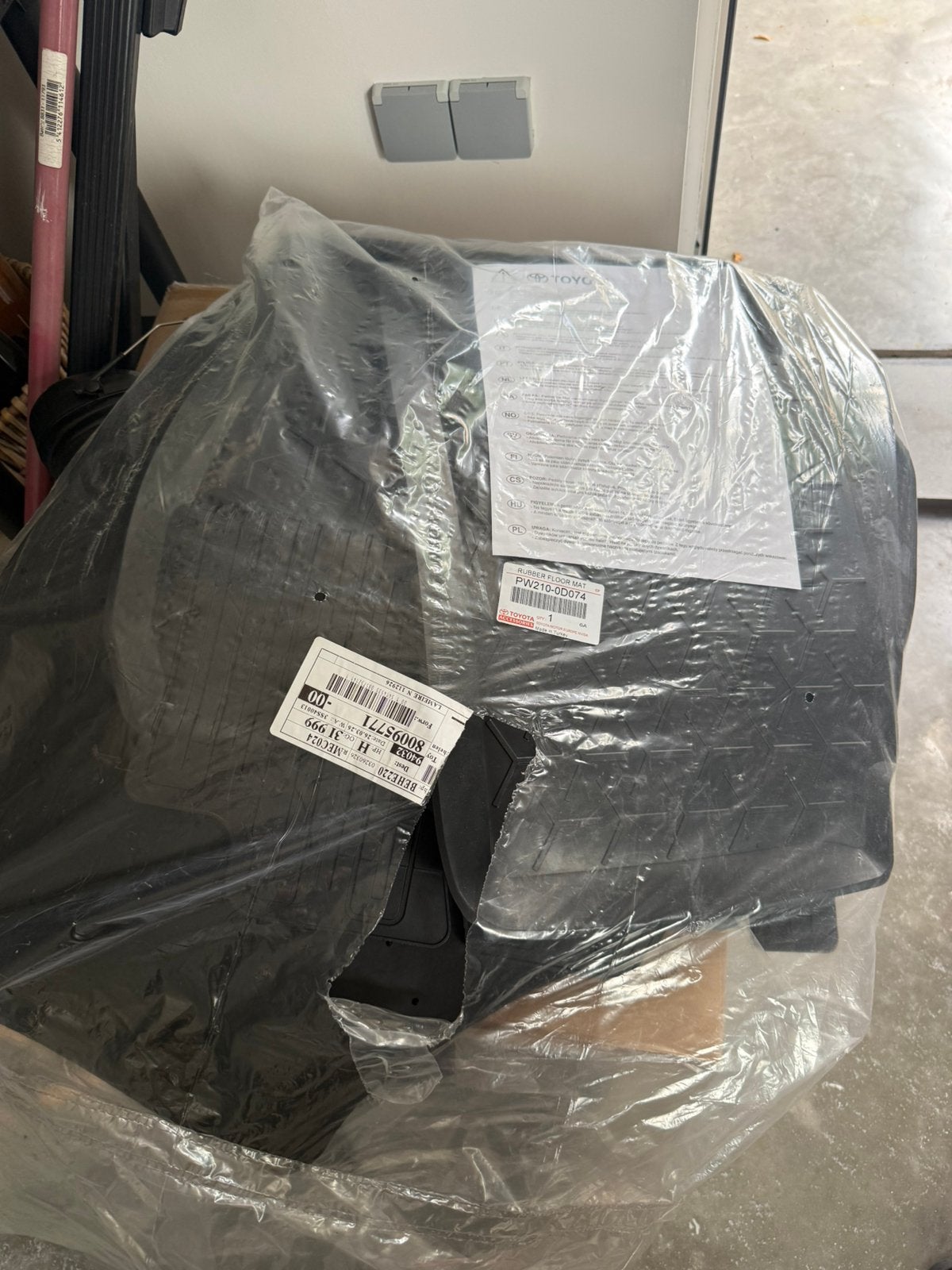 Toyota Yaris cross originele rubbermatten nieuwe, Auto diversen, Automatten, Ophalen, Nieuw