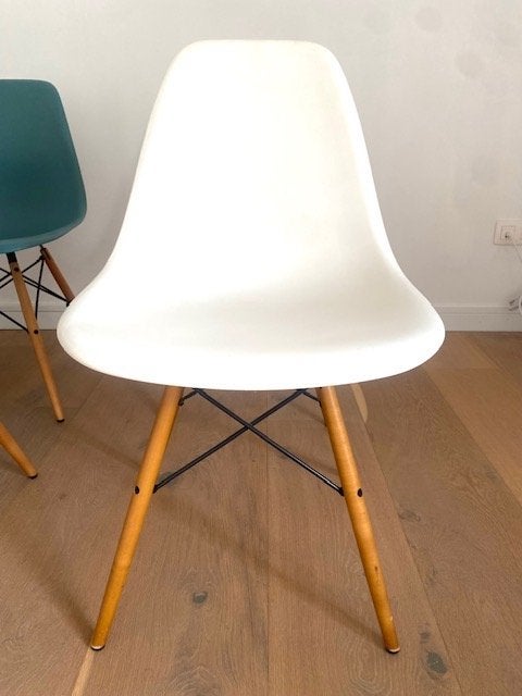 Vitra Eames DSW - 4 stoelen samen of apart te koop, Huis en Inrichting, Ophalen, Vintage design, Wit, Hout