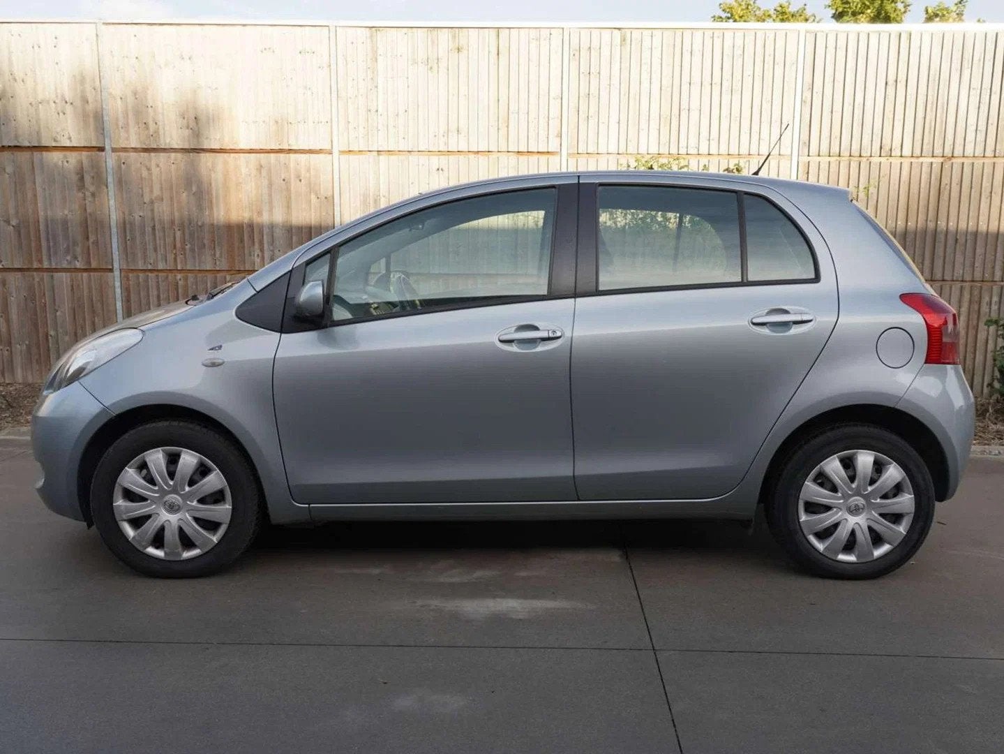 Toyota Yaris 1.3i VVT-i 16v Connected, Autos, Bluetooth, Achat, 87 ch, Boîte manuelle