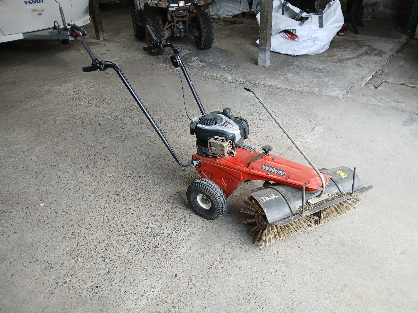 Tielburger veegmachineIk verkoop dit omdat De staat goed is, Tuin en Terras, Ophalen