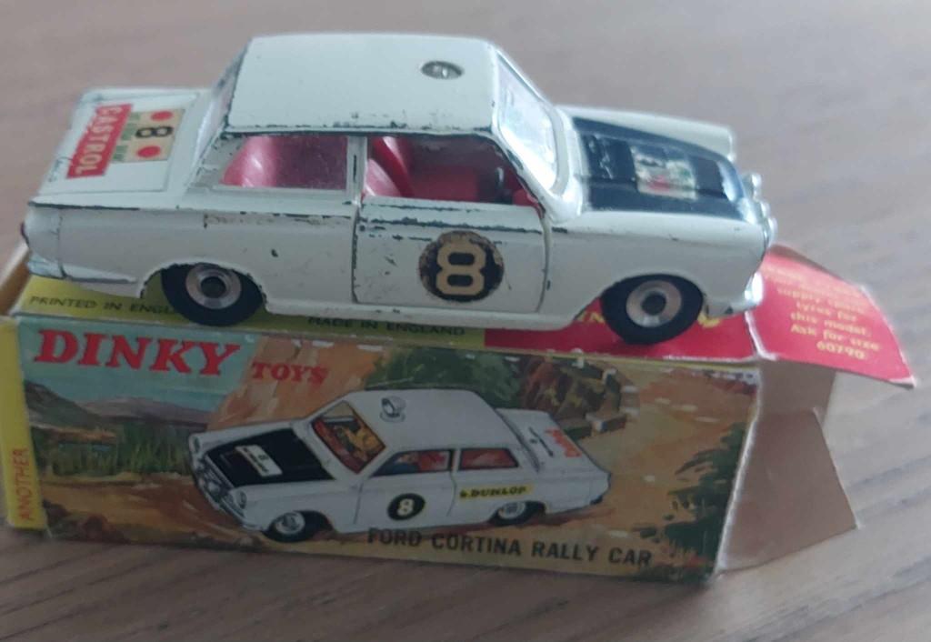 DINKY TOY FORD CORTINA MET VERPAKKING, Hobby en Vrije tijd, Ophalen of Verzenden, Gebruikt, Auto, Dinky Toys