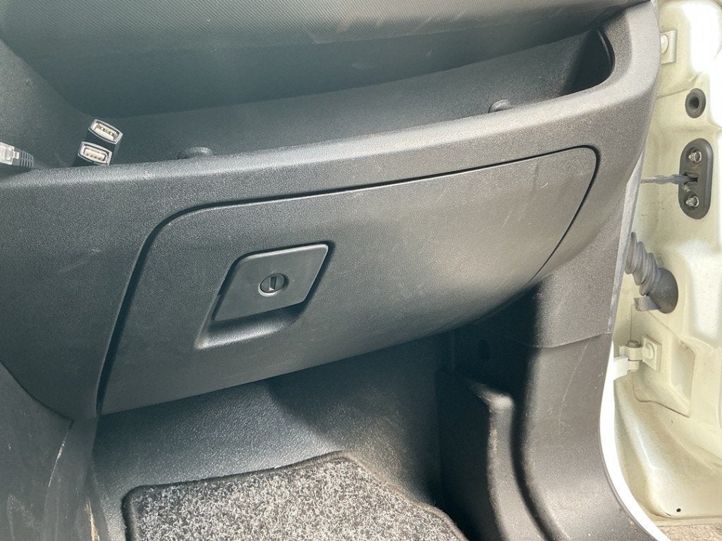 COMPARTIMENT A GANTS Opel Combo (01-2012/12-2018), Opel, Opel Automobile GmbH, Utilisé, Kontakt-opel@opel.com