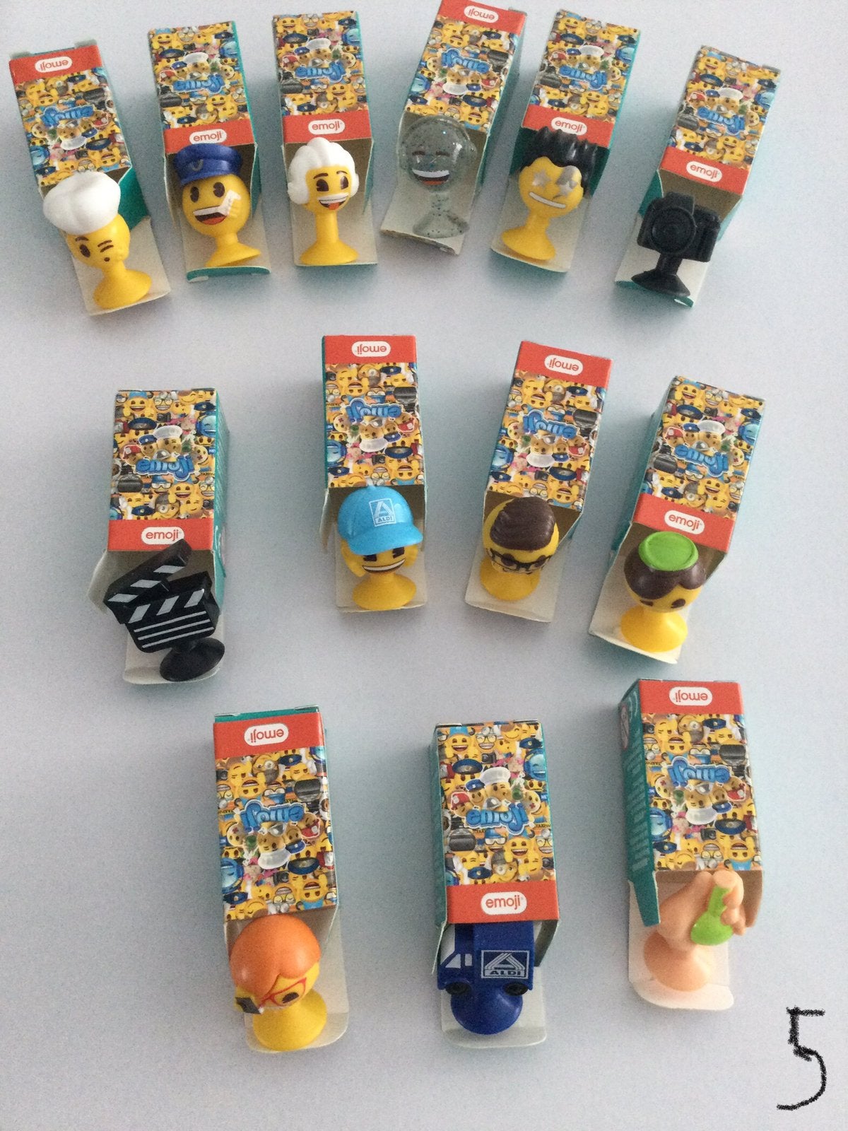 Emoji’s verschillende jaren, Verzamelen, Ophalen