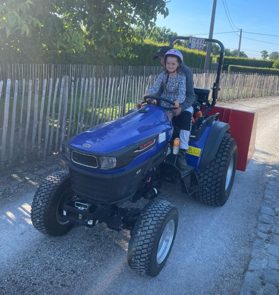 Farmtrac 26. Minitractor +-100 draaiuren!+ cirkel maaier 150, Articles professionnels, Agriculture | Tracteurs, Neuf, Autres marques